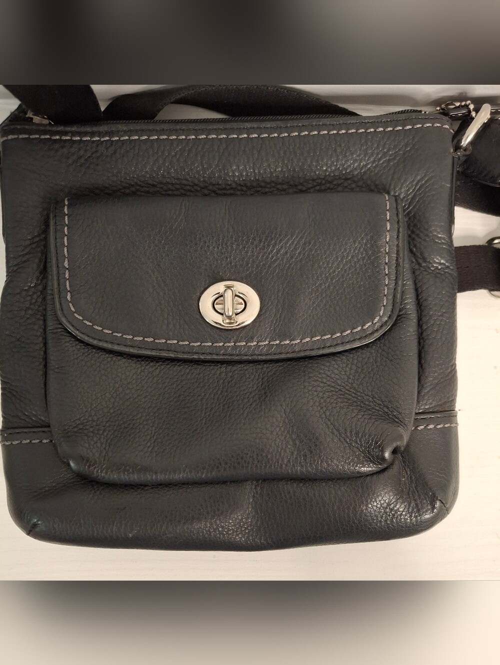 Coach Black Pebbled Leather Crossbody Bag w/ Turnlock  Pocket Messenger EUC - Picture 5 of 6
